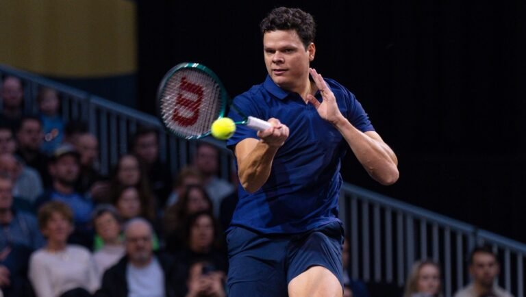 Raonic brilha em Roterdã e avança às quartas em um ATP após quatro anos