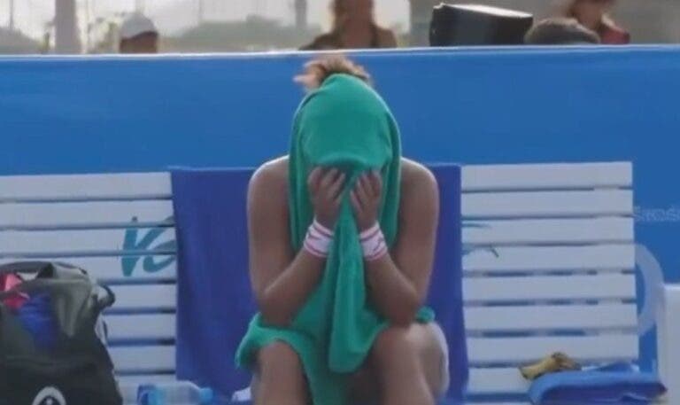 [VÍDEO] Rodionova chora em court após garantir que vai ser a mais velha de sempre a estrear-se no top 100 WTA