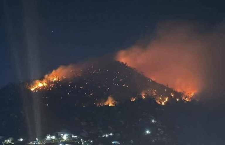 Cenário assustador em Acapulco com incêndio a deflagrar com estádio à vista