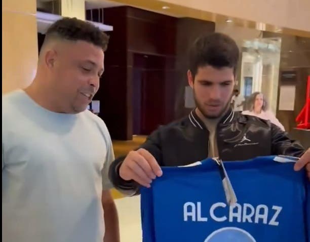 Alcaraz encontra-se com Ronaldo em Miami e recebe equipamento do Cruzeiro