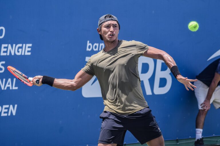 Pedro Sakamoto e Mateus Alves avançam na estreia em Feira de Santana