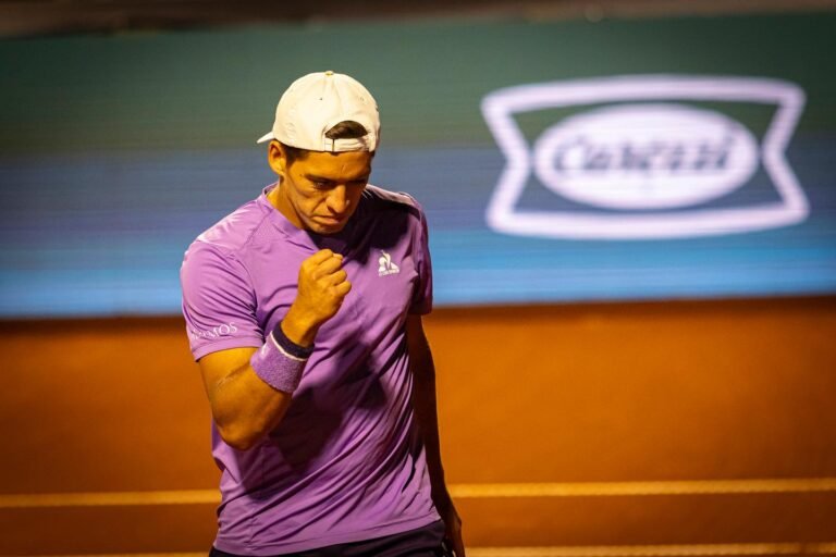 Báez conquista oitava vitória seguida e volta à final em Santiago