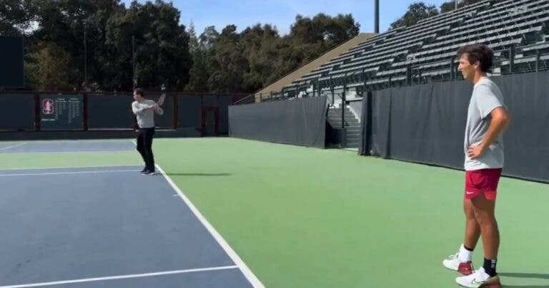 [VÍDEO] Federer mostra aos alunos de Stanford como se batem direitas