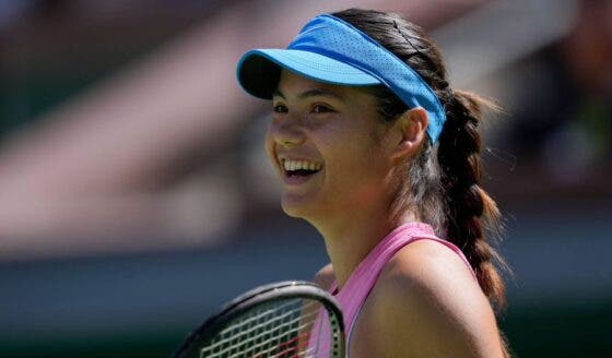 Raducanu e Wozniacki seguem em frente após boa vitórias na estreia em Indian Wells