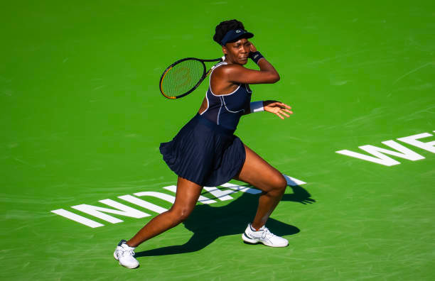 Venus Williams impressiona no início mas acaba a levar pneu no regresso à competição em Indian Wells