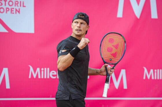 Martinez e Fucsovics abrem jornada do Estoril Open com vitória rumos aos oitavos
