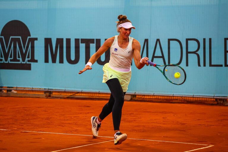 Saiba onde assistir Bia Haddad x Sakkari em Madrid ao vivo hoje