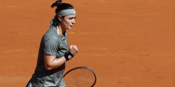 Jabeur faz melhor exibição do ano e arrasa Ostapenko rumo aos ‘quartos’ em Madrid