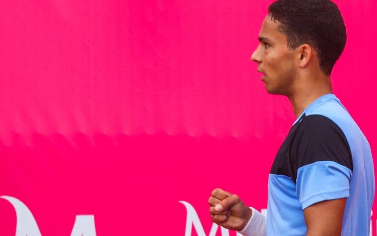 Pedro Araújo avança em Monastir com vitória tranquila mesmo sem (as suas) raquetas