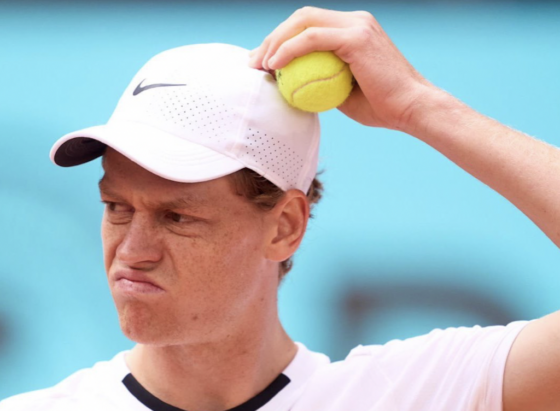 Jannik Sinner aconselhado a desistir de Roland Garros