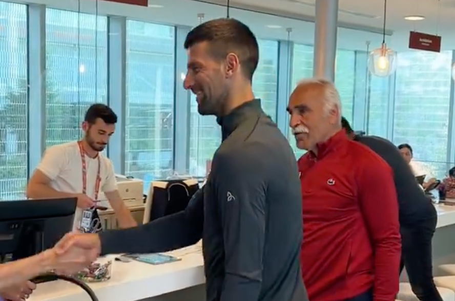 [VÍDEO] Djokovic já está em Paris para preparar participação em Roland Garros