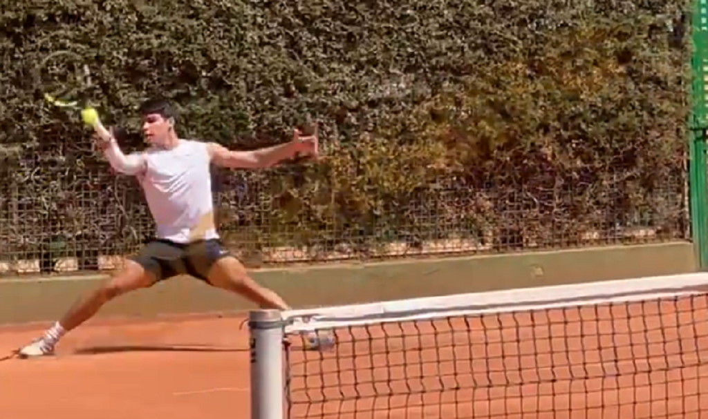 [VÍDEO] Alcaraz volta aos treinos depois de 12 dias sem pegar na raquete