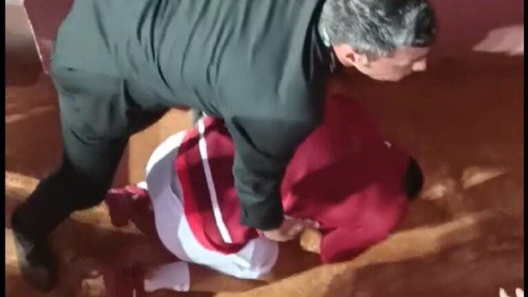 [VÍDEO] Djokovic atingido por garrafa à saída do court em Roma