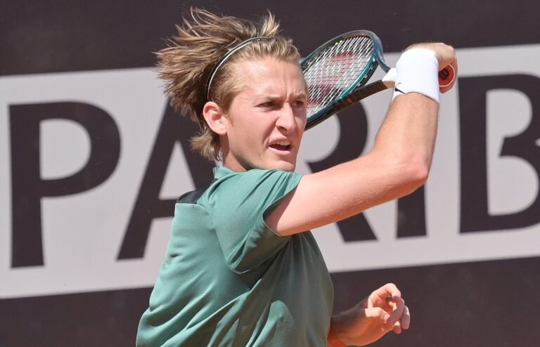 Korda denuncia insultos de fãs contra sua família durante triunfo sobre Cobolli