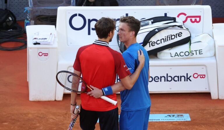 Lehecka conta com desistência de Medvedev e estreia em semis de Masters 1000