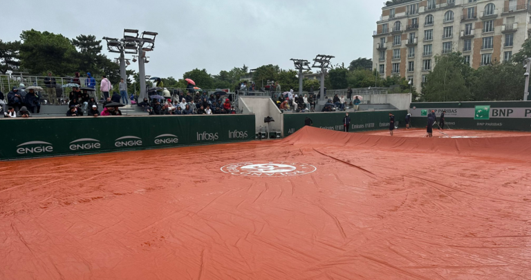 Chuva atrasa (muito) a programação nas quadras externas em Roland Garros