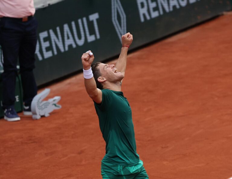 Schwartzman inicia último Roland Garros da carreira com vitória fácil no qualificatório