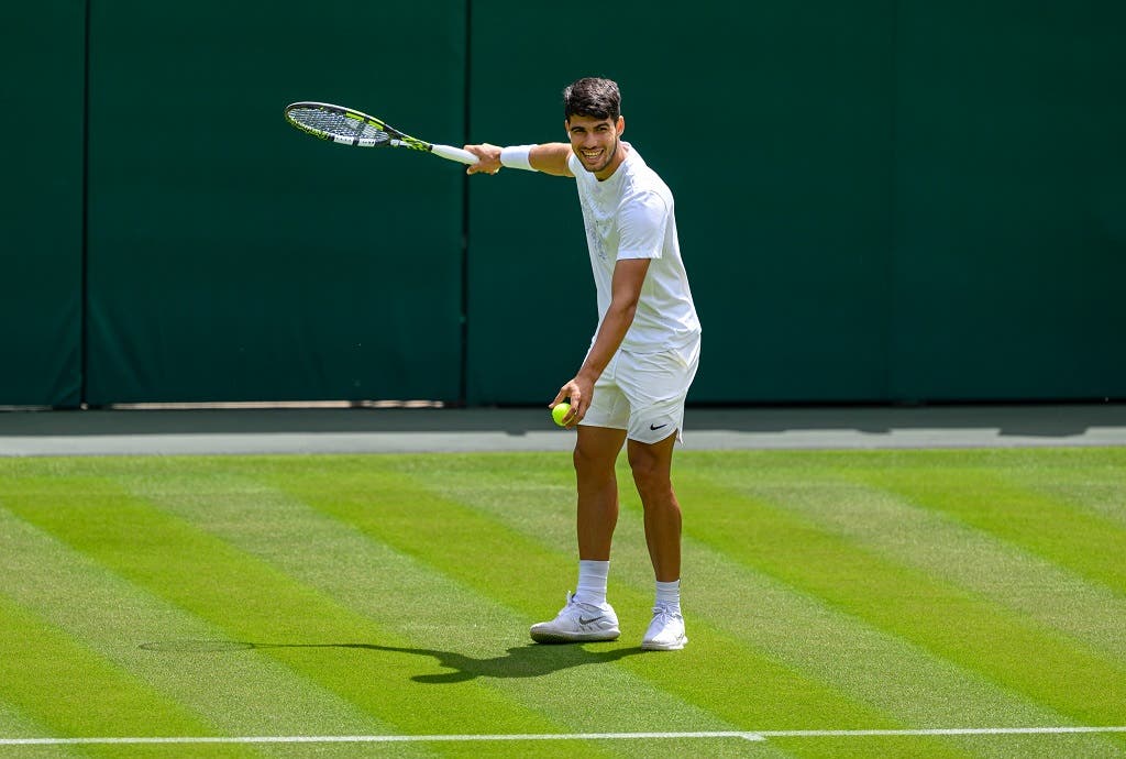 [VÍDEO] Alcaraz estreou Centre Court de Wimbledon… a despachar Medvedev