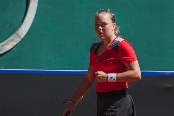 Angelina Voloshchuk soma grande vitória e avança em Guimarães
