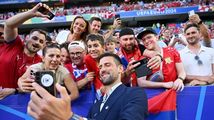 [VÍDEO] Djokovic deixou Wimbledon por umas horas para apoiar a Sérvia no Euro 2024