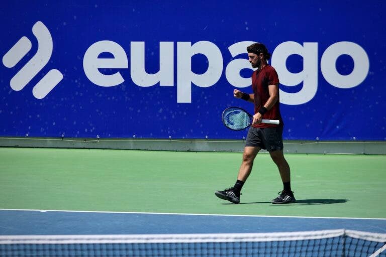 Gastão Elias mostra-se em forma e arranca campanha no Porto Open com bom triunfo