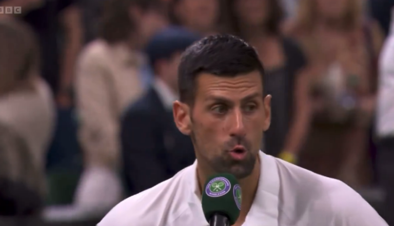 [VÍDEO] Djokovic dá entrevista explosiva em court e acusa adeptos que apoiaram Rune de desrespeito
