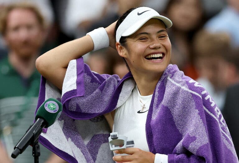 Raducanu brilha em Wimbledon: «Trabalhava dia após dia e não sabia quando ia dar frutos»