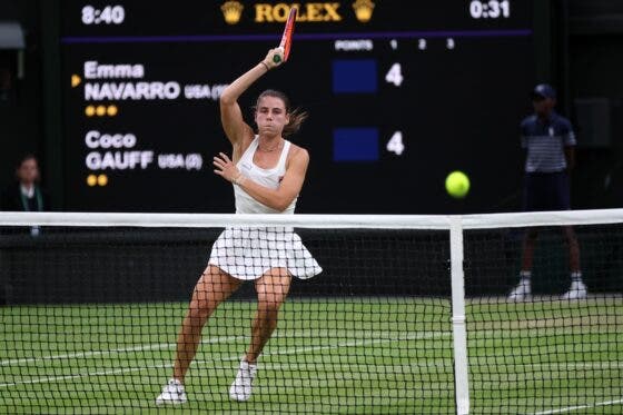 Navarro segue em grande, elimina Gauff e estreia-se nos ‘quartos’ de um Grand Slam