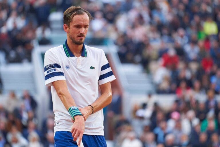 Ex-campeão Medvedev eliminado no seu primeiro encontro em Montreal