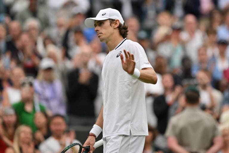 De Minaur desiste e Djokovic está nas meias-finais de Wimbledon sem ter de jogar