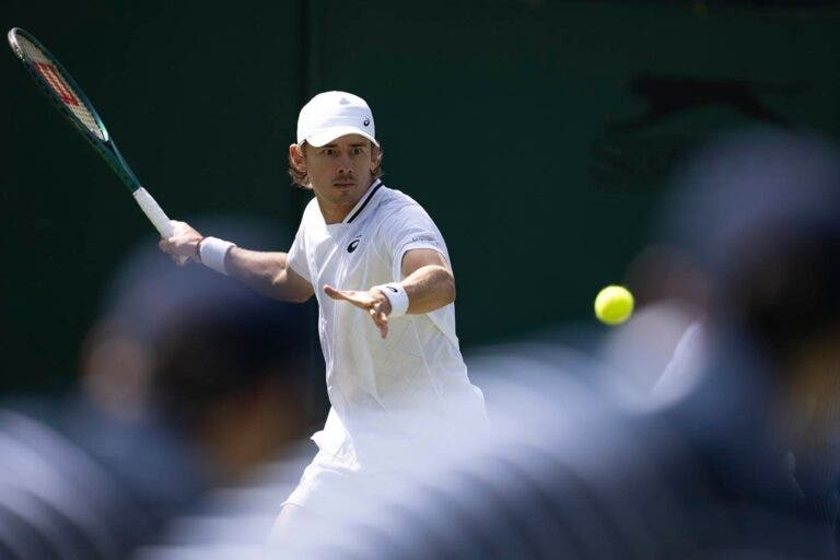 De Minaur faz pedido para ampliar temporada de relva no ATP Tour