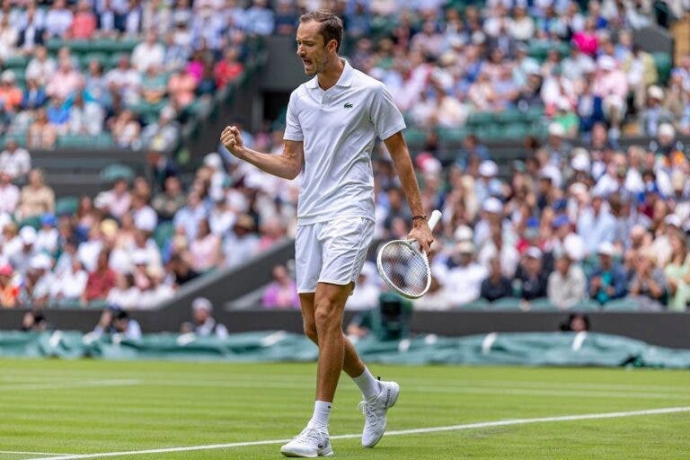 Medvedev vence e marca duelo de luxo com Dimitrov nos ‘oitavos’ de Wimbledon
