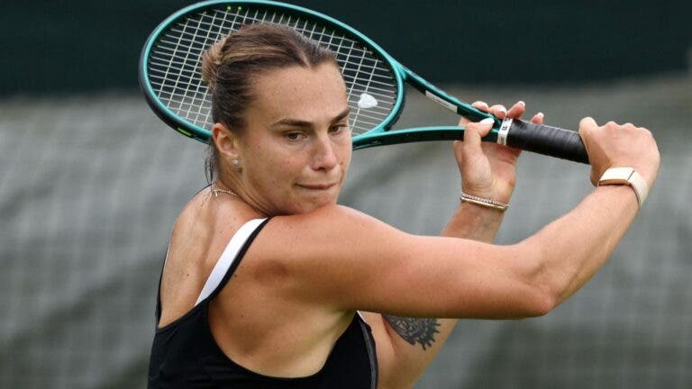 Sabalenka explica desistência de Wimbledon: «O meu ombro não está a cooperar»