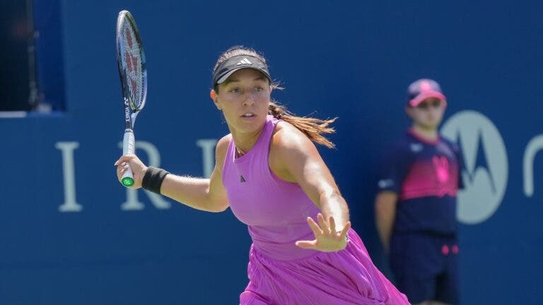 Campeã Pegula regressa à final no Canadá um ano depois