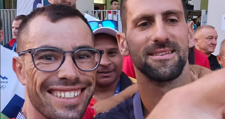 Fernando Pimenta vibra ao encontrar Djokovic na Aldeia Olímpica