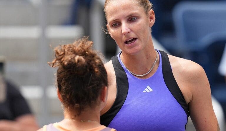 Pliskova desiste após três (!) pontos e Paolini avança no US Open