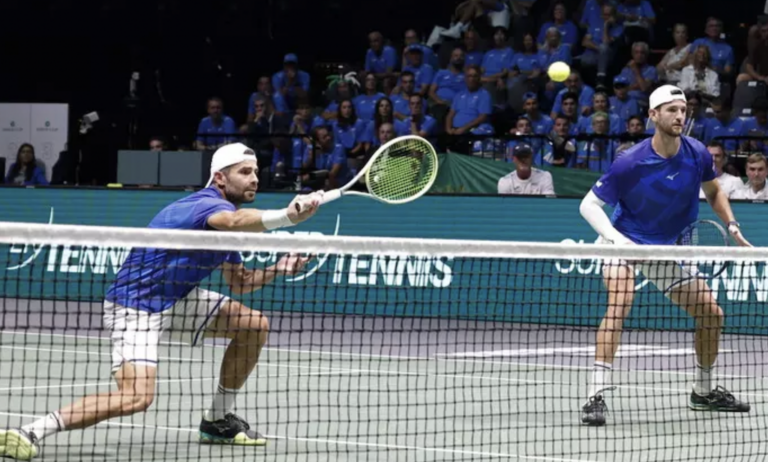 Itália e Argentina ficam a um passo dos quartos-de-final das Davis Cup Finals