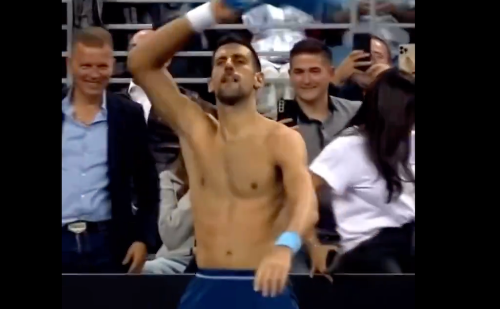 [VÍDEO] Duelo entre Djokovic e Dimitrov teve direito a sessão… de ‘striptease’