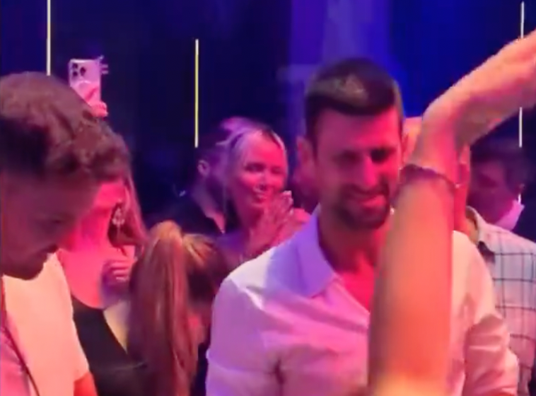 [VÍDEO] Djokovic celebra em discoteca com Dimitrov depois de exibição especial