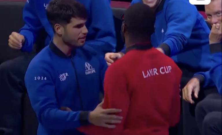 [VÍDEO] Tiafoe invadiu o banco da Europa e foi expulso por Alcaraz