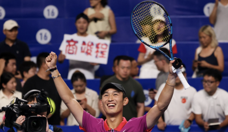 Shang joga muito e conquista primeiro título da carreira em Chengdu