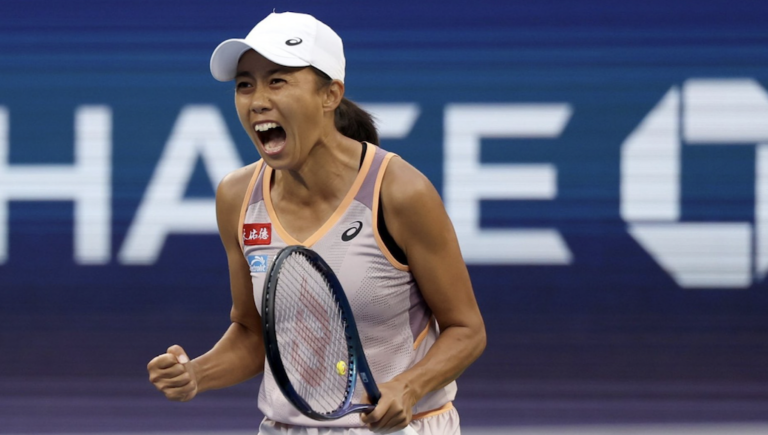 ACABOU! Zhang trava série recorde de 24 derrotas com grande vitória no WTA 1000 de Pequim