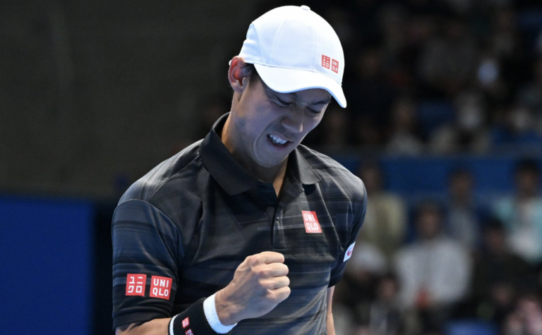 Nishikori vintage brilha e volta aos ‘quartos’ em Tóquio seis anos depois