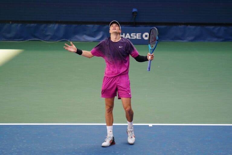 Draper amplia quinzena de sonho, despacha De Minaur e segue perfeito para as ‘meias’