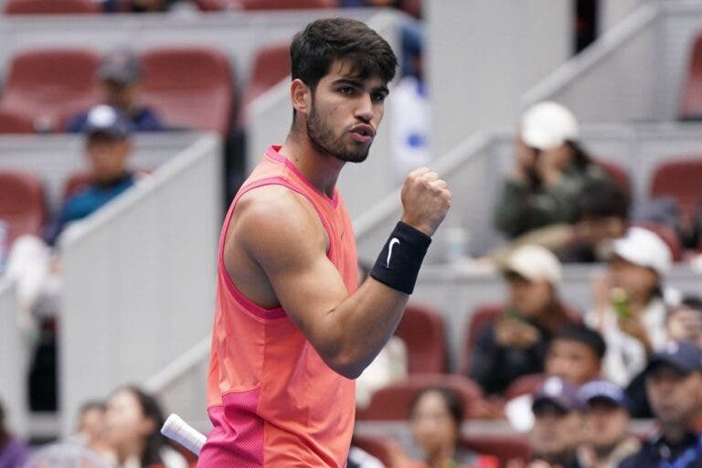 Alcaraz passa por Khachanov em Pequim e atinge primeiras ‘meias’ desde os Jogos Olímpicos