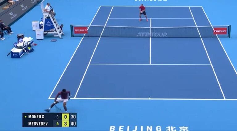 [VÍDEO] Monfils ganha um dos pontos do ano em Pequim