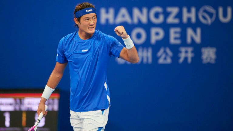 Zhang vence duelo chinês e estreia-se em finais ATP em Hangzhou