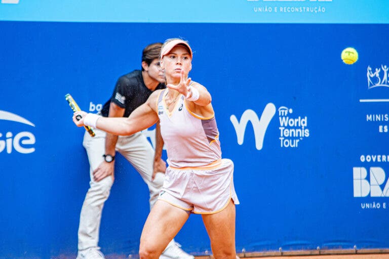 Laura Pigossi segue firme rumo às semis em São Paulo