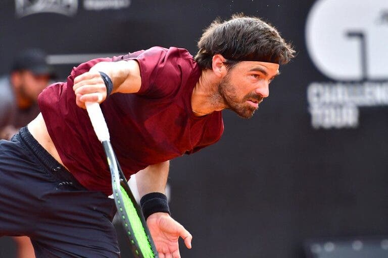 Gastão Elias despede-se do Challenger de Guayaquil na primeira ronda