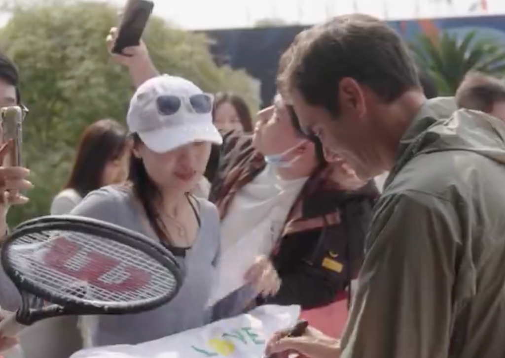 [VÍDEO] Público eufórico na chegada de Federer a Xangai